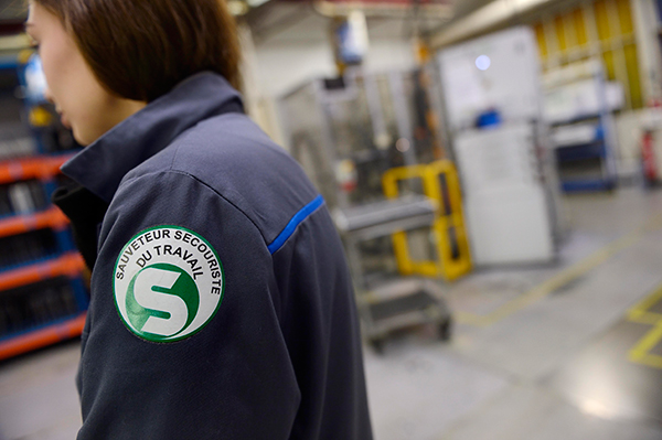 salarie-sauveteur-secouriste-travail-2014-006-053 laundry